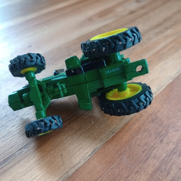 ERTL John Deere 6400 Row Crop Tractor Diecast Toy - Picture 7 of 8